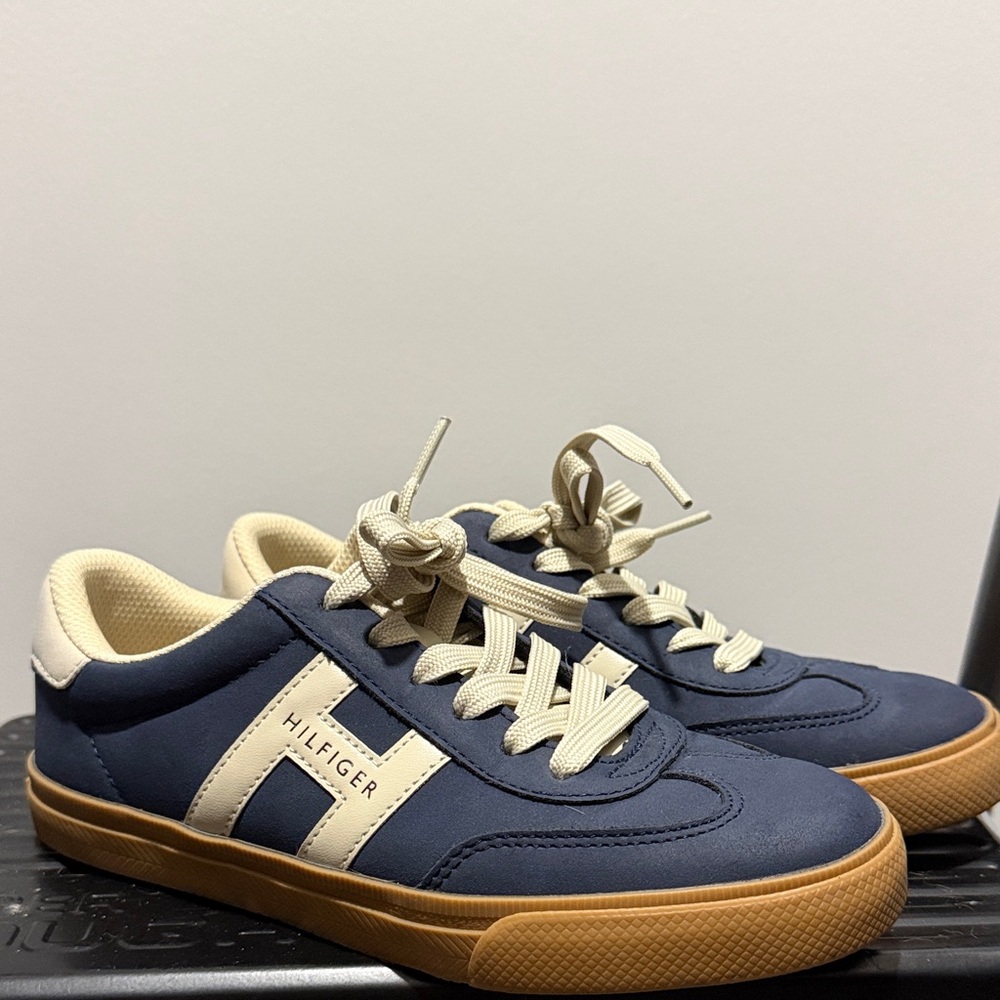 Tommy Hilfiger Navy & Cream Retro Sneakers